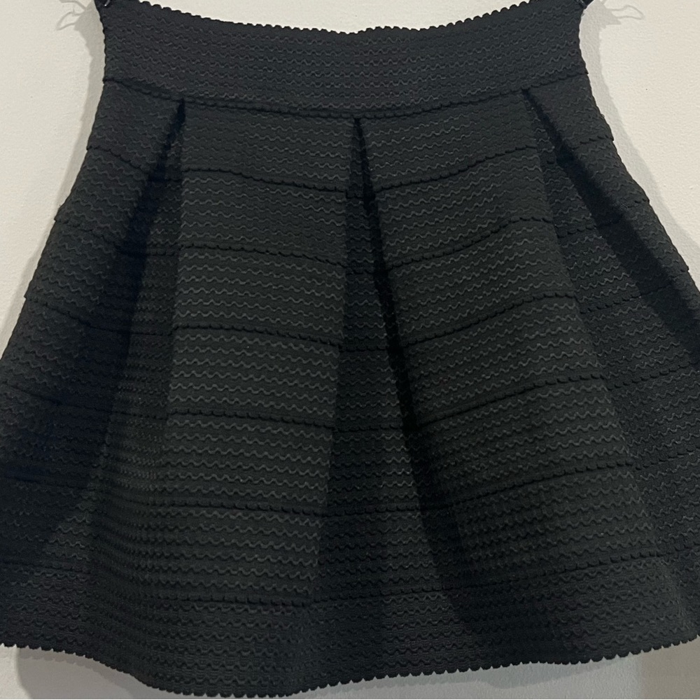 Devin adorable black skirt